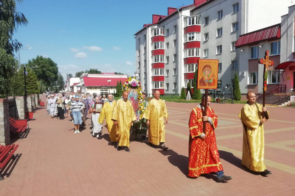 В Городокском благочинии прошел ежегодный крестный ход, посвященный празднику Успения Пресвятой Богородицы