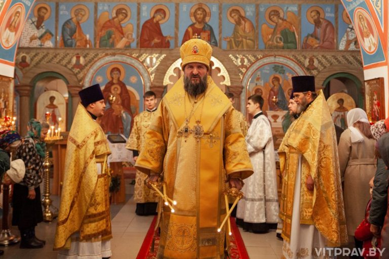 Епископ Друцкий Евсевий совершил Литургию в храме Святой Живоначальной Троицы