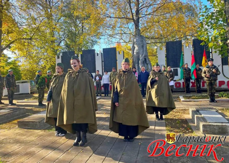 На воинском кладбище в д. Меховое Бычихинского сельсовета были перезахоронены 6 останков военнослужащих РККА