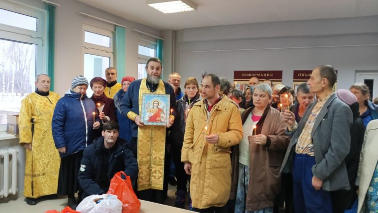Члены группы милосердия храма Святой Живоначальной Троицы посетили Максимовский психоневрологический дом-интернат