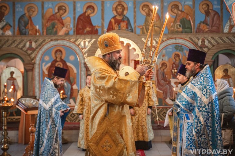 В Неделю 37-ю по Пятидесятнице епископ Евсевий совершил Литургию в храме Святой Живоначальной Троицы