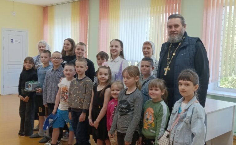 Воспитанники воскресной школы храма Святой Живоначальной Троицы посетили «Социально-педагогический центр Городокского района»