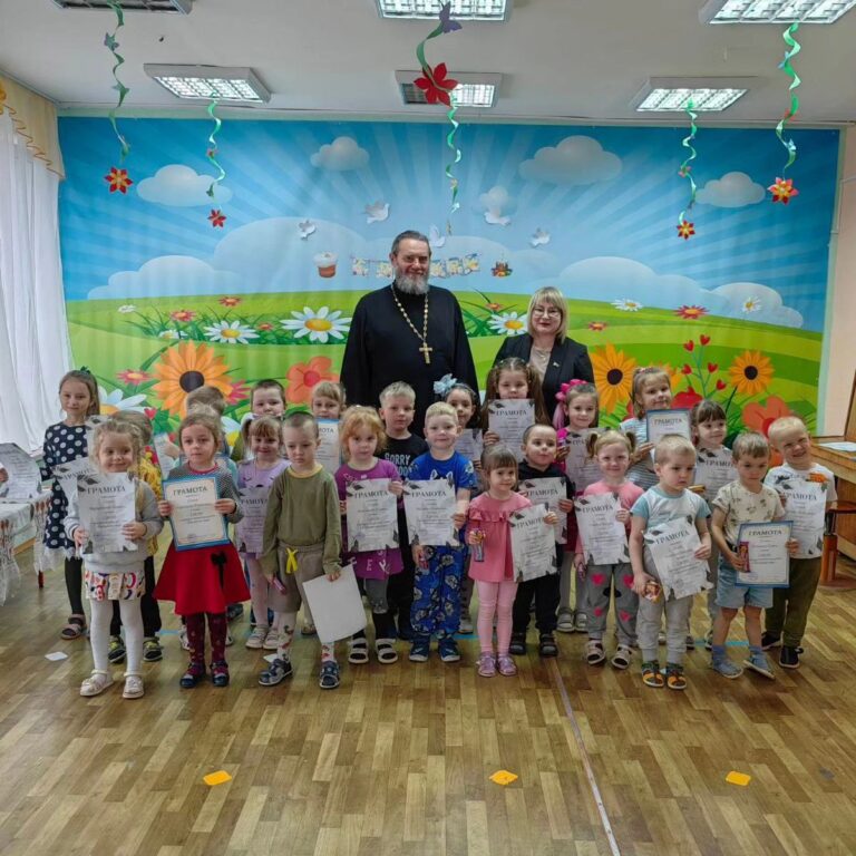 Выставка поделок и рисунков, посвященных празднику Пасхи в Детском саду № 2