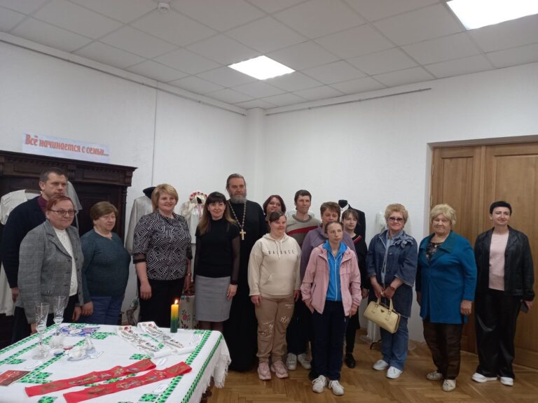 Выставка «Все начинается с семьи»