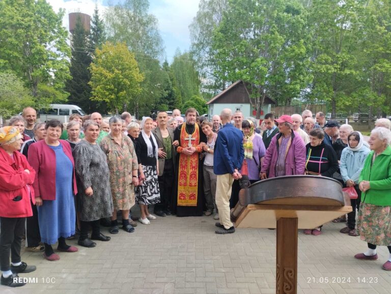 Группа милосердия храма Святой Живоначальной Троицы посетила Максимовский дом-интернат