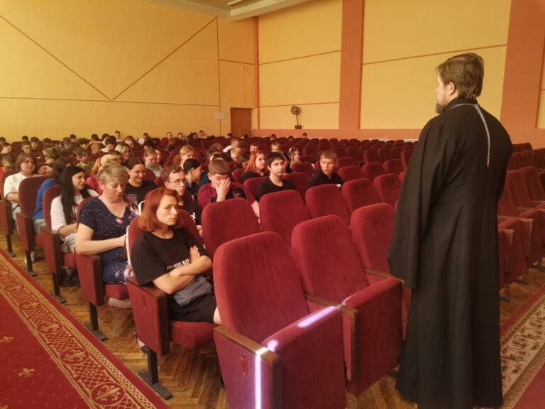 Кураторский час с участием  священнослужителя храма Святой Живоначальной Троицы