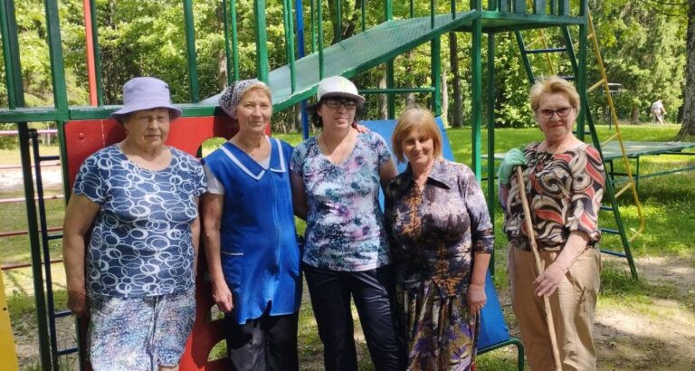 Прихожане храма Святой Живоначальной Троицы приняли участие в подготовке детского оздоровительного лагеря «Дружба»