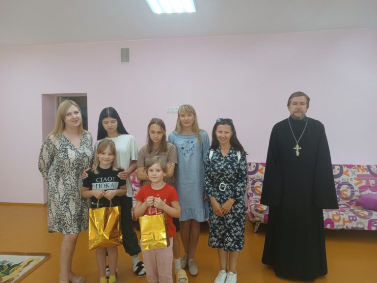Группа Милосердия посетила «Социально-педагогический центр Городокского района» и поздравили двоих детей с днем рождения