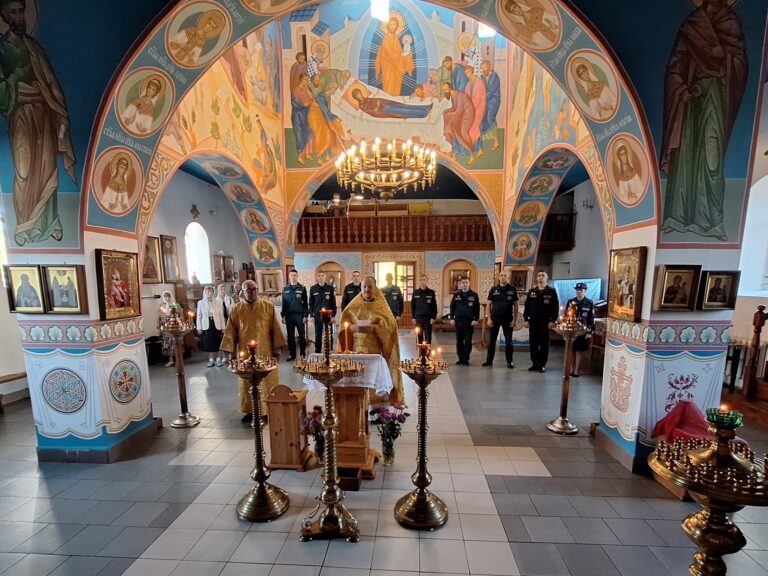 В день памяти иконы Божией Матери «Неопалимая Купина»  прошла Божественная литургия для сотрудников МЧС