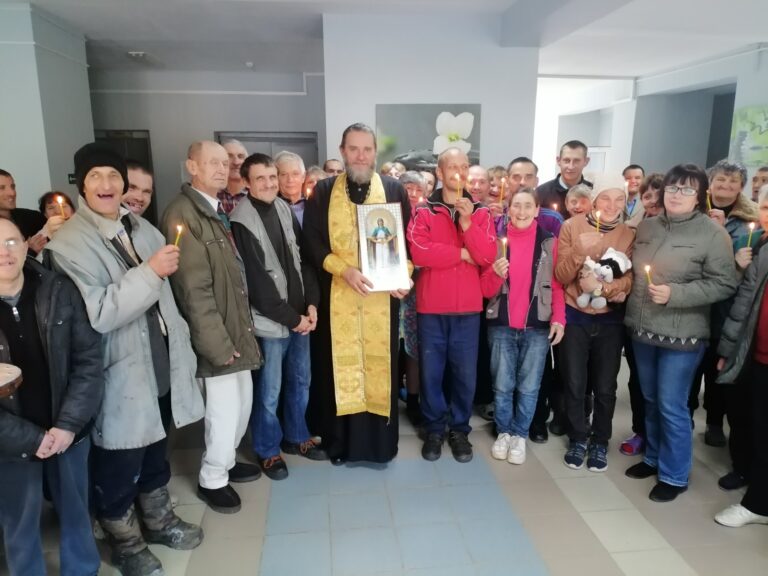 Члены группы милосердия храма Святой Живоначальной Троицы г. Городка посетили «Максимовский социальный пансионат Северный»
