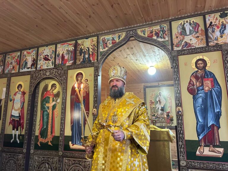 27 октября в день памяти святых отцов 7 Вселенского Собора в храме Святителя Николая архиепископа Мир Ликийских Чудотворца д. Межа Городокского района совершалась Божественная Литургия, которую возглавил епископ Друцкий Евсевий, викарий Витебской епархии.