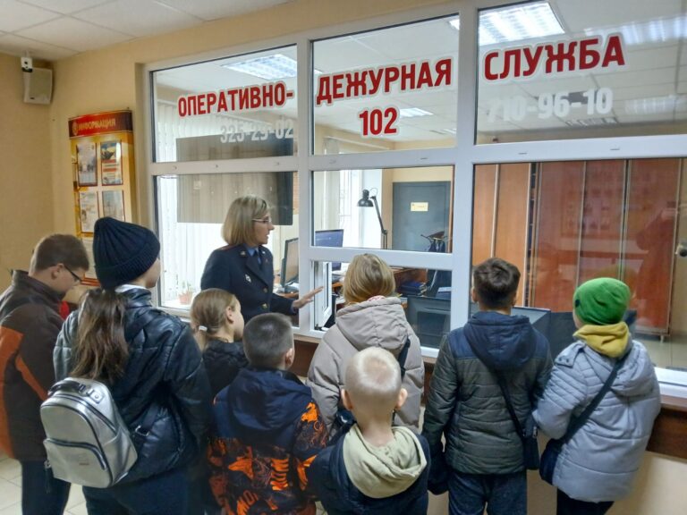 1 ноября дети из воскресной школы при храме Святой Живоначальной Троицы, посетили Городокский РОВД