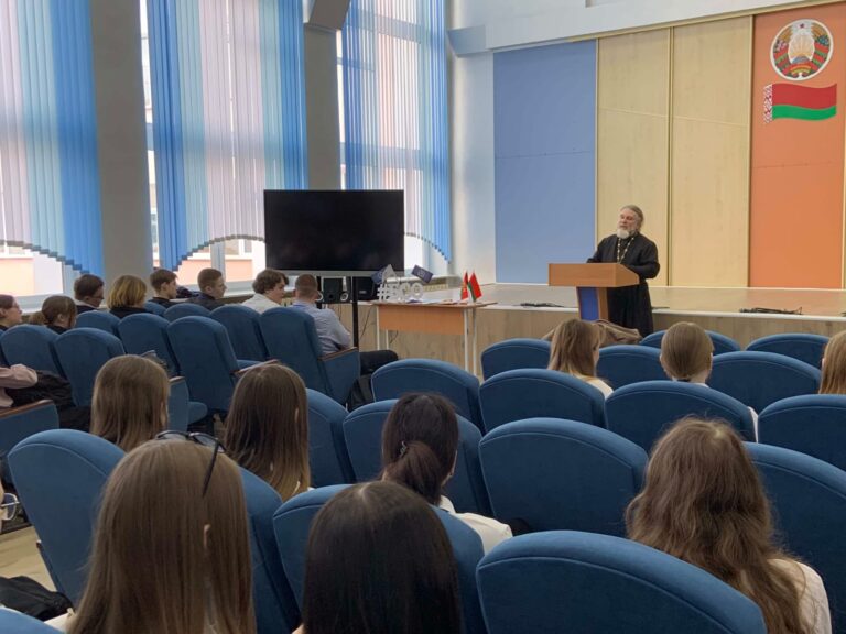 19 марта в ГУО СШ-1 имени И.Х. Баграмяна г. Городка прошла встреча священнослужителя Благочиния иерея Стахия Кисилева с учащимися девятых классов в рамках информационно-образовательного проекта «ШАГ» – «Школа Активного Гражданина»