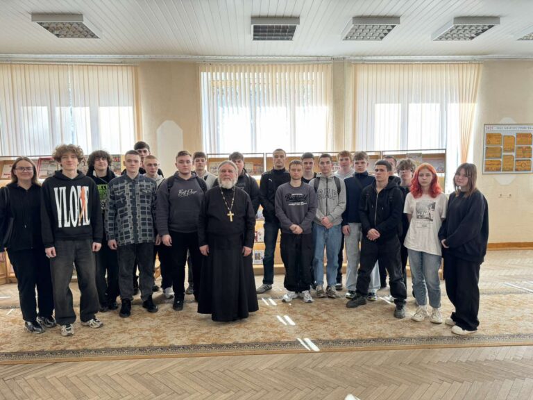 20 марта в учреждении образования Городокского района УО «Городокский Государственный Аграрно-Технический колледж» прошли встреча священнослужителя Благочиния иерея Стахия Кисилева с учащимися первых курсов в рамках информационно-образовательного проекта «ШАГ» – «Школа Активного Гражданина»