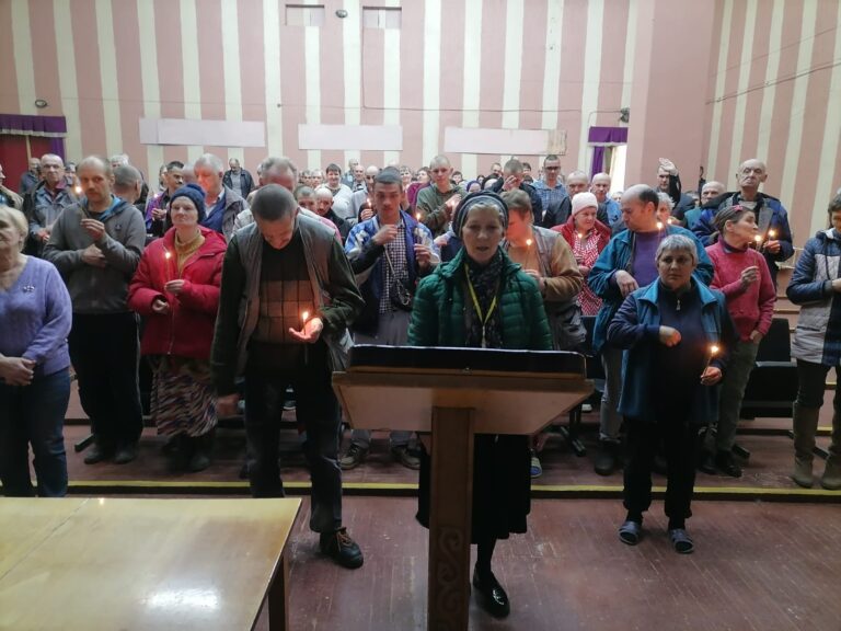 31 марта члены группы милосердия храма Святой Живоначальной Троицы г. Городка посетили ГУ «Максимовский социальный пансионат Северный»