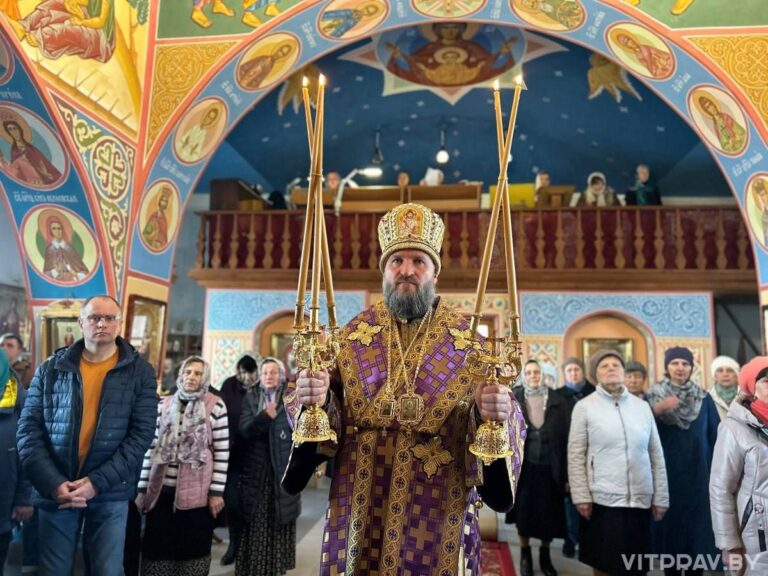 В Неделю Торжества Православия епископ Евсевий совершил Литургию в храме Святой Живоначальной Троицы Городка