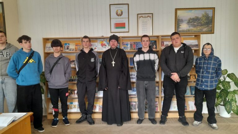10 апреля в Государственном Аграрно-техническом колледже г.Городка прошёл кураторский час с участием священнослужителя Городокского благочиния иерея Вячеслава Зайцева, на тему «О духовном смысле Великого поста»