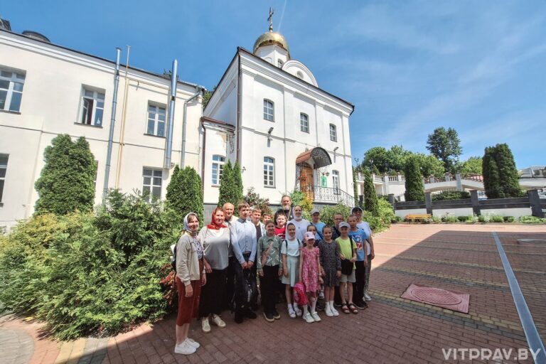 Учащиеся воскресной школы Свято-Троицкого храма Городка посетили Витебское женское духовное училище и кафедральный собор