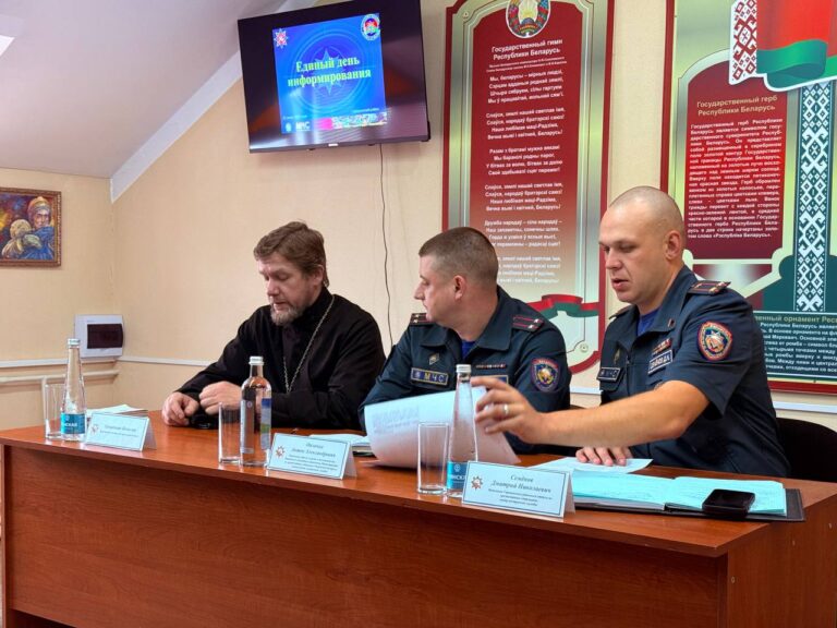 22 июля в Районном отделе МЧС г.Городка проходил день информирования с участием священнослужителя Городокского благочиния иерея Вячеслава Зайцева