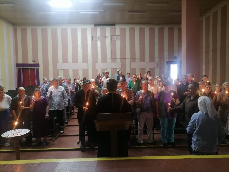 В день Крещения Руси члены группы милосердия храма Святой Живоначальной Троицы г. Городка посетили Максимовский социальный пансионат «Северный»