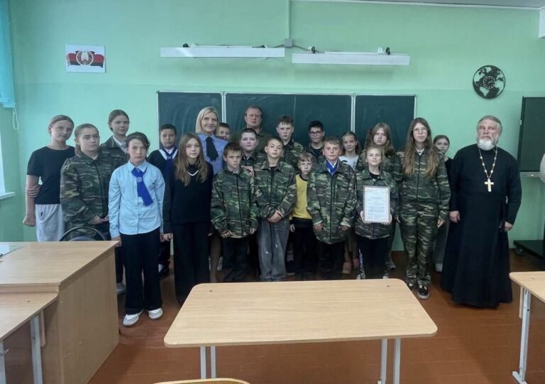 6 сентября в средней школе «ГУО СШ 1 г. Городка им. И. Х. Баграмяна прошла встреча с учащимися военно-патриотического клуба школы «Отечество»