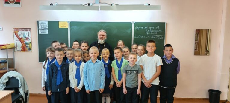 18 сентября в средней школе «ГУО СШ 1 г. Городка им. И. Х. Баграмяна прошла встреча с учащимися 3 класса на тему: «Семья и Церковь на примере святых преподобных Петра и Февронии»