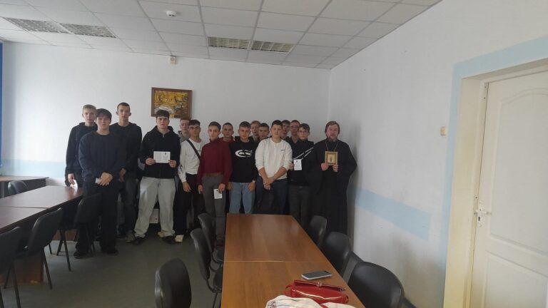 16 октября в Аграрно-техническом колледже г.Городка прошёл кураторский информационный час на тему «О пятой заповеди, празднике Покрова, Дне Матери и Дне Отца»