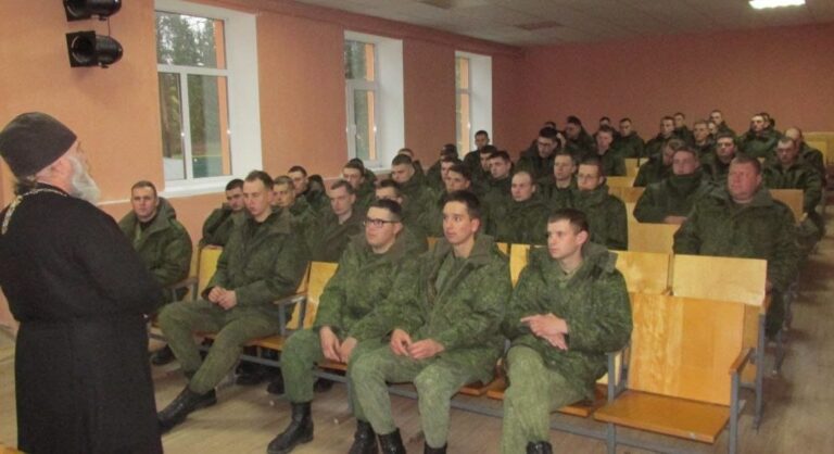 19 октября в войсковой части № 94017, в д. Прудок Городокского района в рамках Недели семьи прошло мероприятие, посвященное празднику Покрова Пресвятой Богородицы, Дня матери