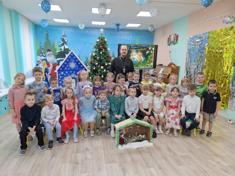 8 января в государственном учреждении образования «Детский сад № 2 г. Городка» состоялось праздничное мероприятие, посвящённое Рождеству Христову.