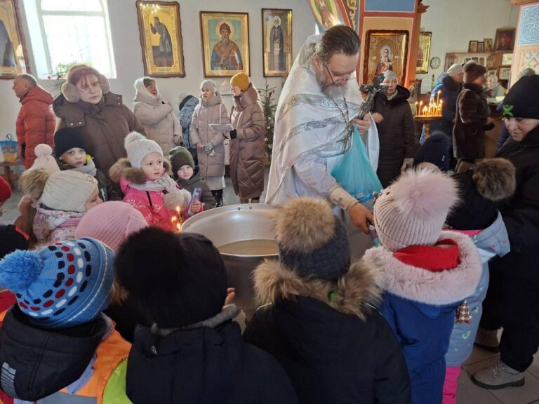 19 января в праздник Крещения Господня дети младших групп детского сада №2 города Городка посетили храм Святой Троицы