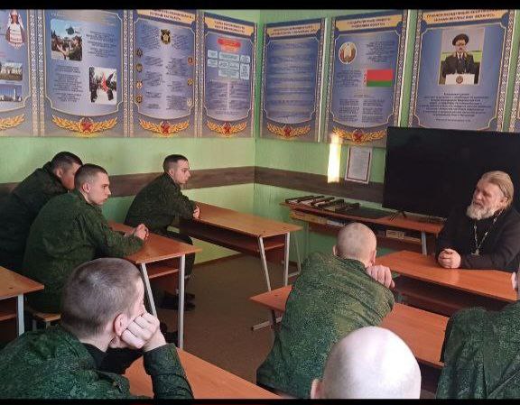 29 января священнослужитель Городокского благочиния иерей Стахий Киселев, провел встречу с личным составом войсковой части № 94017 в деревне Прудок.