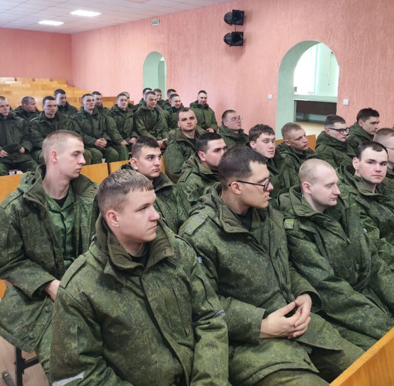 17 марта в актовом зале войсковой части № 94017, в д. Прудок Городокского района прошло встреча с военнослужащими