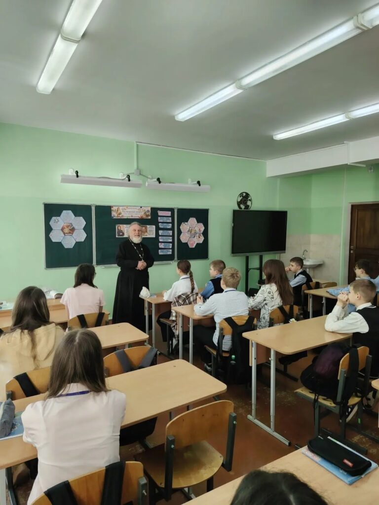 14 мая в СШ-1 имени А.П.Соболевского г.Городка прошёл классный час на тему «Значение семьи в жизни человека»