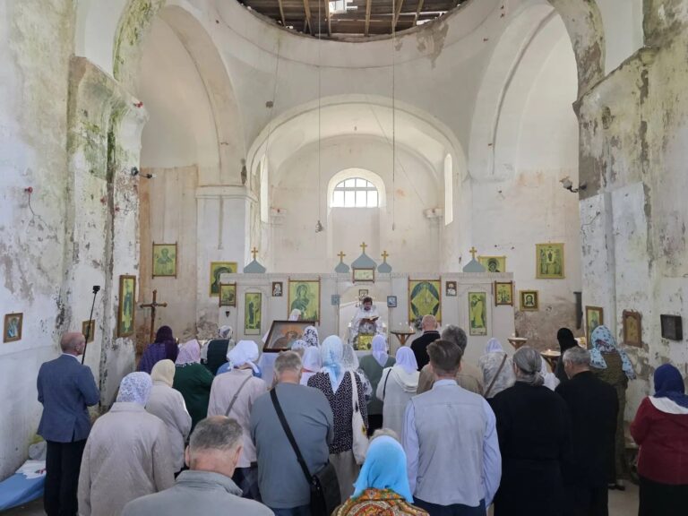 21 мая в праздник Вознесения Господня в д. Хвошно Городокского района, в храме Вознесения Господня состоялось праздничное богослужение