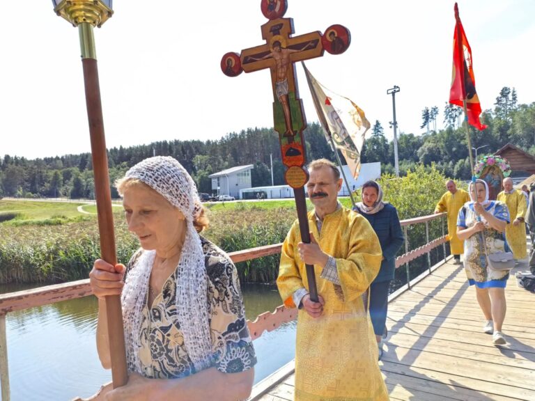 16 августа в Городокском благочинии был совершен ежегодный крестный ход по г. Городку в честь грядущего праздника Успения Пресвятой Богородицы и Приснодевы Марии