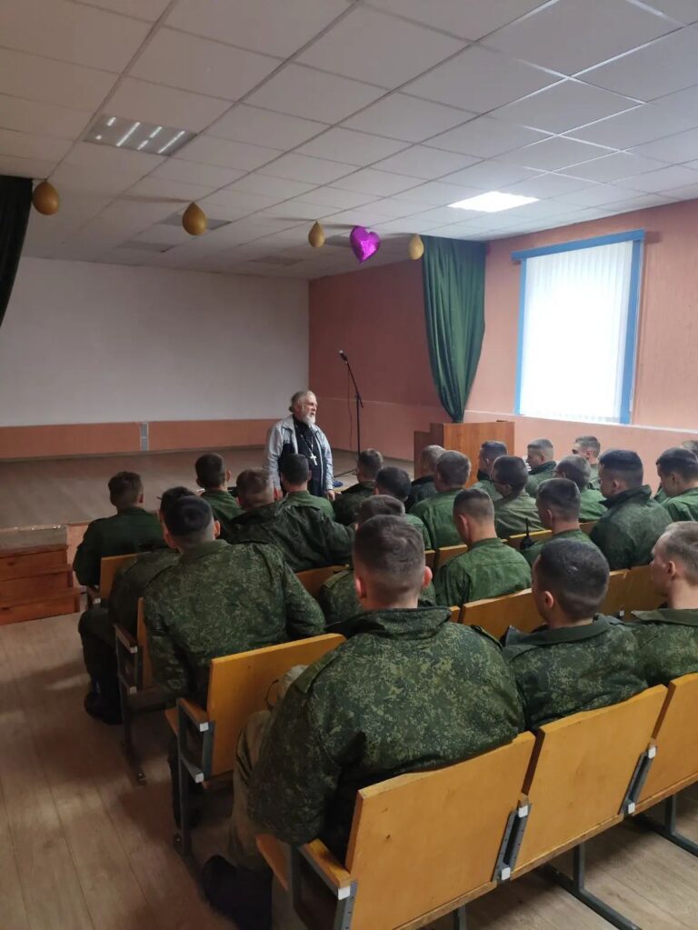 14 сентября в актовом зале войсковой части № 94017, в д. Прудок Городокского района прошло встреча с военнослужащими
